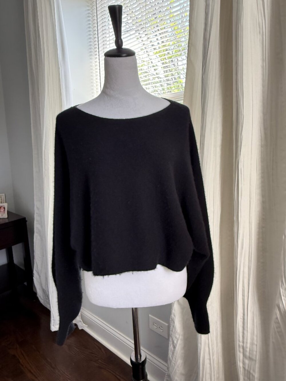 Banana Republic 100% Cashmere Black Cropped Sweater Dolman Sleeve Size L